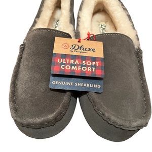 Dluxe by Dearfoams Women’s grey slippers